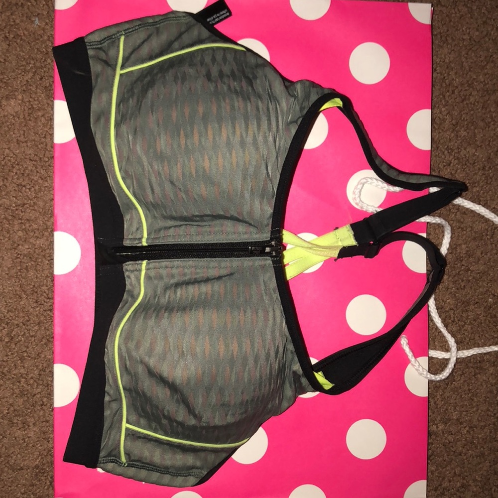 VICTORIA SPORT Front Close Sports Bra